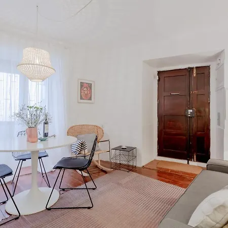 Typical Alfama Apartment, By Timecooler * Лиссабон