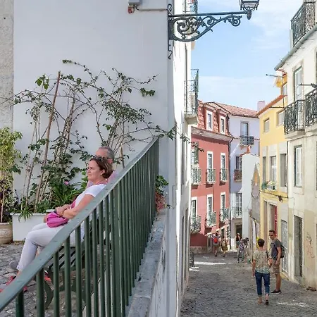 Typical Alfama Apartment, By Timecooler * Лиссабон