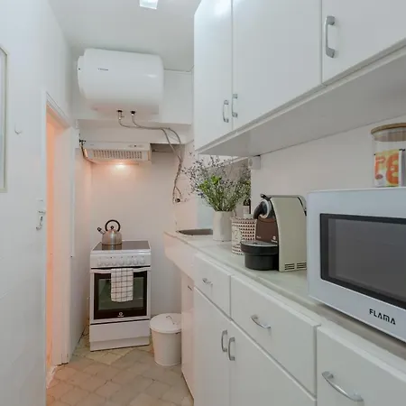 Typical Alfama Apartment, By Timecooler 리스본