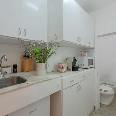 Typical Alfama Apartment, By Timecooler Daire *