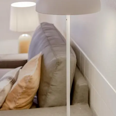 Typical Alfama Apartment, By Timecooler Лиссабон